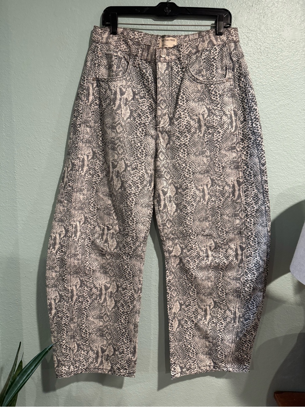 NWOT Free People We The Free Good Luck Printed Barrel Jeans Snake S-28 - Picture 2 of 10